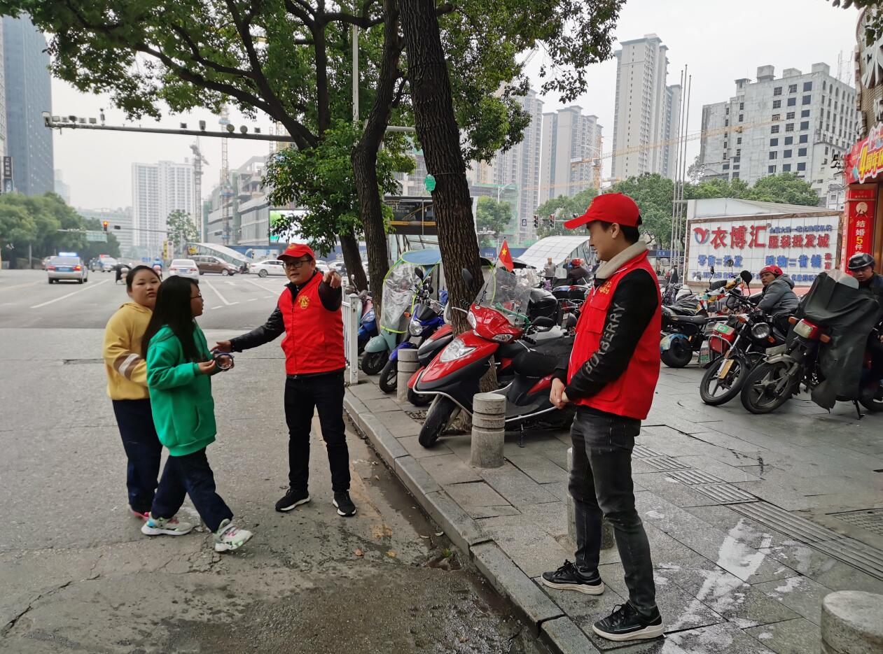 堅持參與文明交通勸導.jpg 堅持參與文明交通勸導.jpg